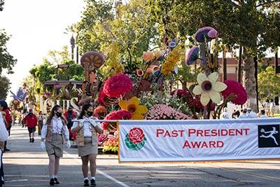 Hernández and Claire to be on City of Hope's Rose Parade float